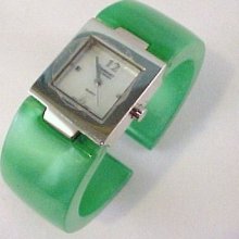 Embassy Gruen Quartz Japan Ladies Green Resin Plastic Clamper Cuff Watch Works