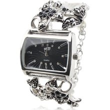 Analog Women's Alloy Quartz Bracelet Watch with Flower (Silver)