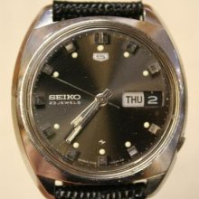 Nice Vintage Men's Seiko 5126 Stainless Steel Wristwatch W/ Day & Date Window