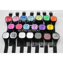 100pcs Ss.com Quartz Silicone Candy Jelly Lady Ladies Women's Mens M