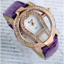 Classic Hollow Luxurious Women Lady Red Leathe Crystal Quartz Wrist Watch Gifts