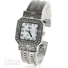 Fashionable Feminine Quartz Bracelet Wrist Watch With 12 Arabic Nume