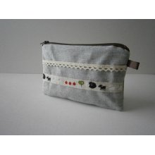 Applique zippered purse