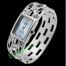 Good Jewelry Silver Sparkling Diamond Bangle Design Ladies Quartz Watch Baby Blue Dial