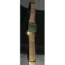 Jordache Quartz Lcd Analog Wristwatch Non-working Goldtone Medal Band Looks