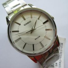 Casio White Dial N.o.s. Quartz Watch Stainless Steel Runs And Keeps Time