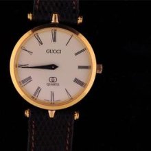 Nice Mens Gucci Quartz Wristwatch With Original Band And Buckle Keeps Time