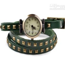 Retro Dial Rivet Leather Strap Ladies Watch Quartz Women's Bracelet