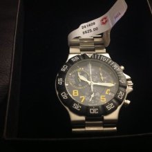 Victorinox Swiss Army 241409 Summit Xlt Black & Yellow $525 Retail