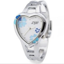 Heart clover quartz watch white surface of blue flowers