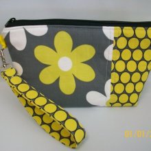 Deluxe Style Zippered Wristlet Daisy Ready To Ship