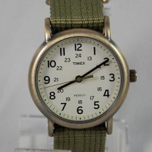 T2n894kw Timex Weekender Slip Thought Indiglo Light Off White Dial 22mm Lug