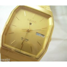 Immaculate Seiko Alarm Quartz Watch Day Date Calendar Golden Band Going Cheap