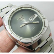 Vintage Seiko 5 Automatic 7019 Gents Grey Dial Tv Dial.