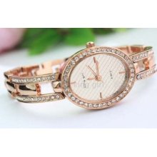 Elegant Braclet Oval Style Band Watch