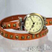 Fashion Vintage Long Leather Strap Mosaic Rivets Roma Dial Quartz Woman Watch