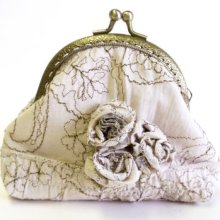 Frame coin purse ivory and gold embroidered coin purse