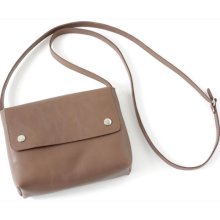 Genuine Leather Medium Crossbody Bag in Hazelnut Brown, handbag, 14H x 18W x 4,5D cm, satchel bag