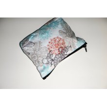 make up bag/ clutch