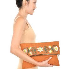 Peacemaker Daisey Clutch