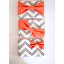 Set of 5 Bridesmaids Clutch Bridesmaid Pouch Bridal Clutch Bridal Accessories Cosmetic Case Zippered Grey & White Chevron with Coral Bow