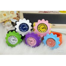 Silicone Sunflower Quartz Watches, Automatic Tape Fashion Circle Pop